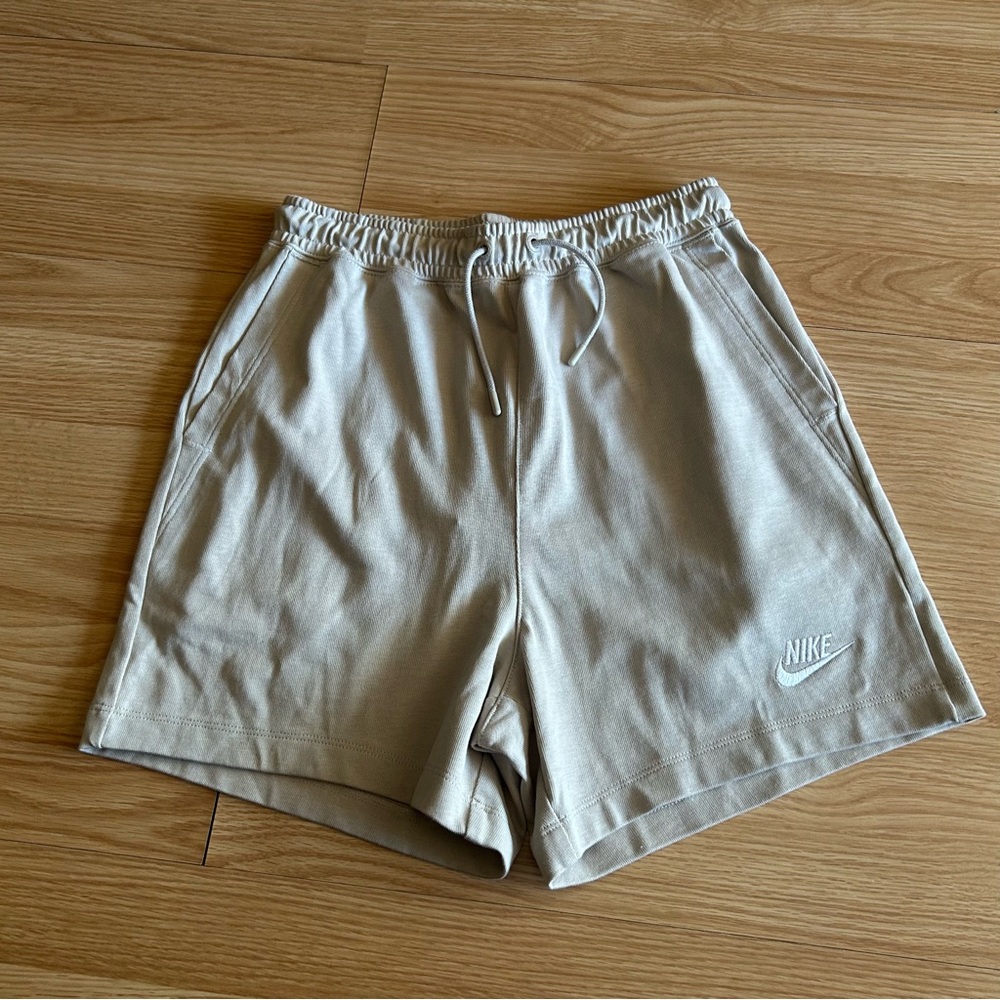 NWT Nike Crème Loose Fit High Rise Shorts Women’s XS